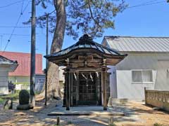 八幡神社境内に遷座した新田神社