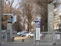 平塚神社石門