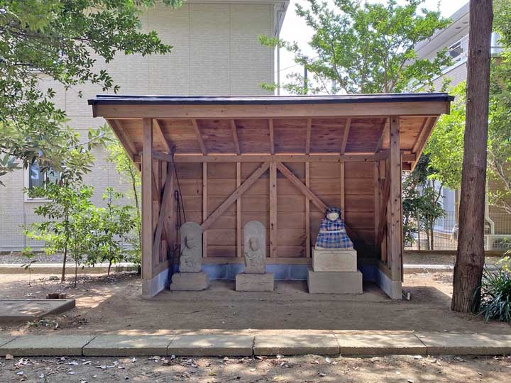 初富稲荷神社境内地蔵・観音石像