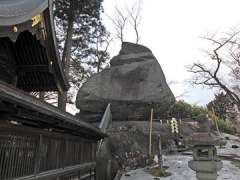 桜山神社烏帽子岩