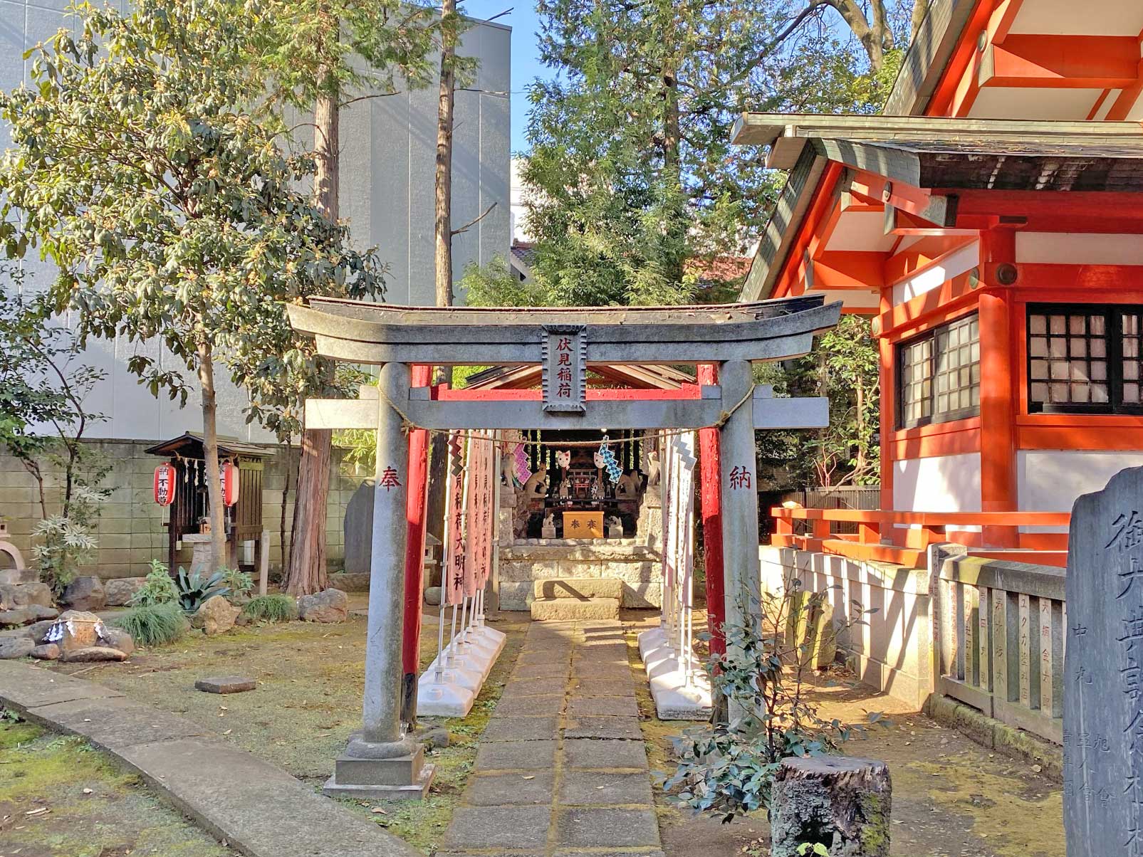 境内社伏見稲荷神社