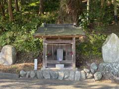 内山熊野神社境内石祠と道祖神
