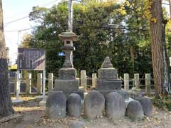 八剱神社石燈籠