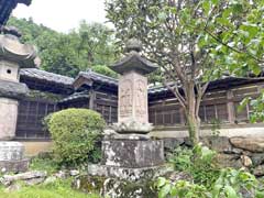興徳寺石塔