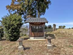 とうかん山古墳墳頂の稲荷神社