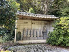 高福寺地蔵尊と板石塔婆