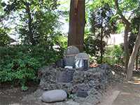 池辺杉山神社力石